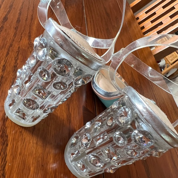 Betsy Johnson, clear lucite heels. - Picture 5 of 6